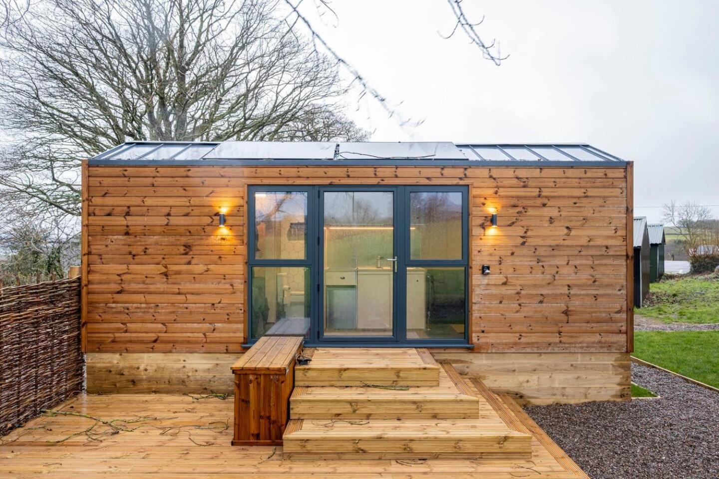 Beautiful Cabins In Herefordshire Countryside Bagian luar foto